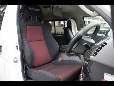 RECARO�i���J���V�[�g�j�@TOYOTA�@�n�C�G�[�X�@200�n��RECARO�i���J���j�@SR-7F SK100 BK/RED�@�~2�r�@����