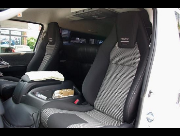 RECARO�i���J���V�[�g�j�@TOYOTA�@�n�C�G�[�X�@200�n��RECARO�i���J���j�@LX-F IM 110 BK�@�~2�r�@����