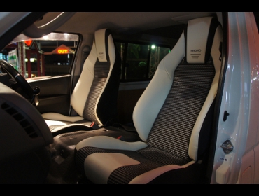 RECARO�i���J���V�[�g�j�@TOYOTA�@�n�C�G�[�X�@200�n��RECARO�i���J���j�@LX-F IL 110H�@���@�~2�r�@����