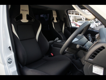 RECARO�i���J���V�[�g�j�@TOYOTA�@�n�C�G�[�X�@200�n��RECARO�i���J���j�@SR-7F Lassic�i���V�b�N�j�@���@�~2�r�@����