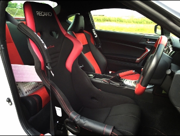 RECARO�i���J���V�[�g�j�@TOYOTA�@86�@ZN6�Ƀ��J���@����RS-G �X�[�p�[�V���^���N�@NU�@����