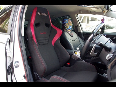 RECARO�i���J���V�[�g�j�@TOYOTA�@�v���E�X�@ZVW30�Ƀ��J���@����SR-6�@�X�[�p�[�V���^���NNU�@����