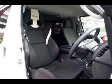 RECARO�i���J���V�[�g�j�@TOYOTA�@�n�C�G�[�X�@200�n�Ƀ��J���@SR-7 Lassic ���@����