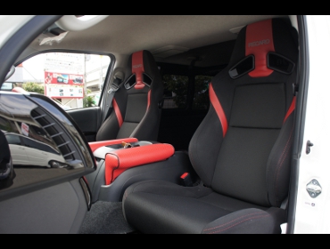 RECARO�i���J���V�[�g�j�@TOYOTA�@�n�C�G�[�X�@4�^�@TRH200V�Ƀ��J���@SR-7F Lassic RED/RED�@�~2�r�@����