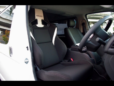 RECARO�i���J���V�[�g�j�@TOYOTA�@�n�C�G�[�X�@200�n�@�Ƀ��J���@SR-7F�@Lassic ���@����