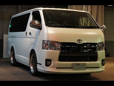 TOYOTA�@�n�C�G�[�X200�n��RECARO�i���J���j�V�[�g����