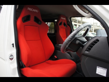 RECARO�i���J���V�[�g�j�@TOYOTA�@���W�A�X�G�[�X�@200�n�@4�^�Ƀ��J���@SR-7F KK100�@RED�@�~2�r�@����