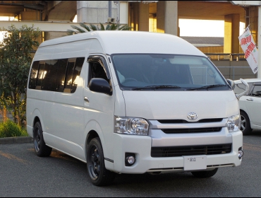 TOYOTA�@�n�C�G�[�X200�n�R�~���[�^�[��RECARO�i���J���j�V�[�g����