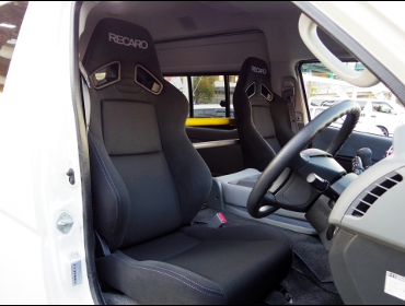 RECARO�i���J���V�[�g�j�@TOYOTA�@�n�C�G�[�X200�n�R�~���[�^�[�Ƀ��J���@SR-7F SK100�@BK/BK�@�~2�r�@����