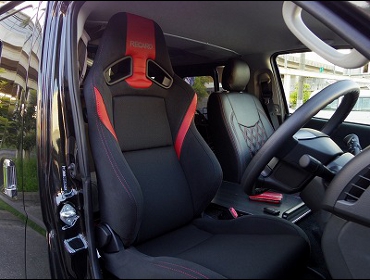 RECARO�i���J���V�[�g�j�@TOYOTA�@�n�C�G�[�X200�n�Ƀ��J���@SR-7F Lassic RED/RED�@����