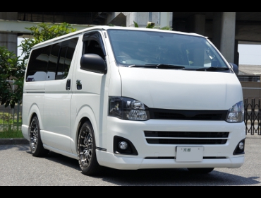 TOYOTA�@�n�C�G�[�X�@200�n�@3�^�i���[�@��RECARO�i���J���j�V�[�g����