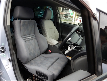 RECARO�i���J���V�[�g�j�@TOYOTA�@�v���E�X�@ZVW30�Ƀ��J���@�I���\�y�hAN220HV�@�O���[�@����