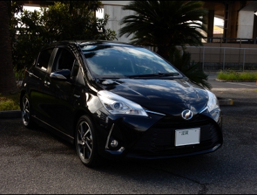 TOYOTA�@���B�b�c�@NHP130�@�Ɂ@RECARO�i���J���j�@SR-7�@Lassic �@BK���U�[�@����