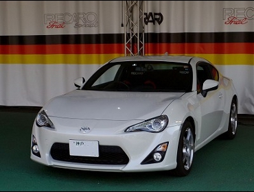 TOYOTA�@86�@ZN6�@�Ɂ@RECARO�i���J���j�V�[�g����