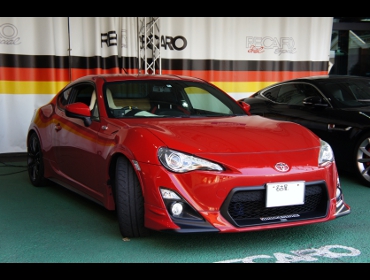 TOYOTA�@86�@ZN6�@�Ɂ@RECARO�i���J���j�V�[�g����