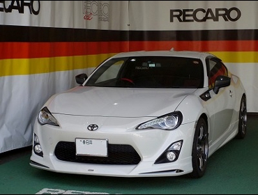TOYOTA�@86�@ZN6�@�Ɂ@RECARO�i���J���j�V�[�g����