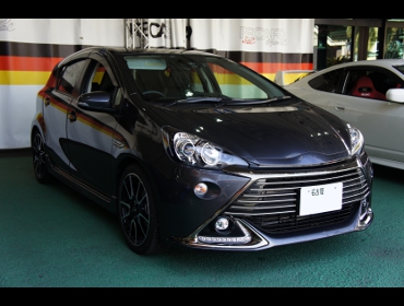 TOYOTA�@�A�N�A�@NHP10�@�Ɂ@RECARO�i���J���j�V�[�g����