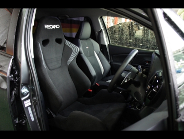 RECARO�i���J���V�[�g�j�@TOYOTA�@VITZ�@NCP131�@2017�N�@�Ɂ@RECARO�i���J���j�@SR-6�@KK100S�@BK�@����