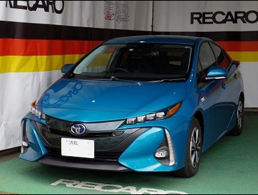 TOYOTA�@�v���E�XPHV�@ZVW50�@�Ɂ@RECARO�i���J���j�V�[�g����