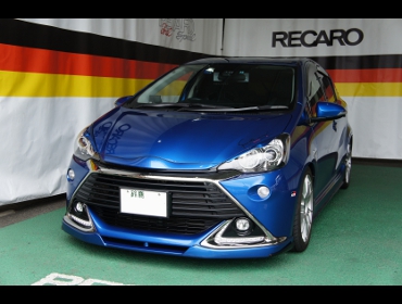 TOYOTA�@�A�N�A�@NHP10�@�Ɂ@RECARO�i���J���j�V�[�g����