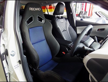 TOYOTA�@�v���E�XPHV�@�Ɂ@RECARO�i���J���j�@SR-7�@SK100�@BK/BL�@����