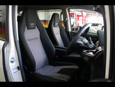 TOYOTA�@���H�N�V�[�@ZRR85W�i2016�N�j�@�Ɂ@RECARO�i���J���j�@LX-F�@IN110�@BK�@A/R�@�~���E�@����