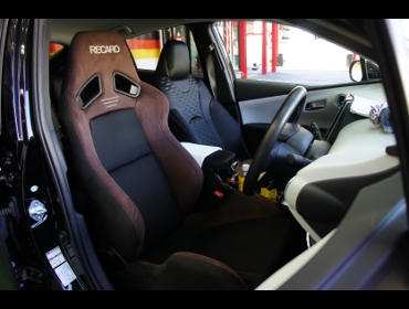 TOYOTA�@�v���E�XPHV�@ZVW52�i2017�N�j�@�Ɂ@RECARO�i���J���j�@SR-7�@GU100H�@�u���E���@����