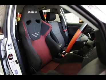 TOYOTA�@�J���[�������N�X�@ZZE123�i2004�N12���j�@�Ɂ@RECARO�i���J���j�@SR-6�@GK100S�@BK/RED�@����