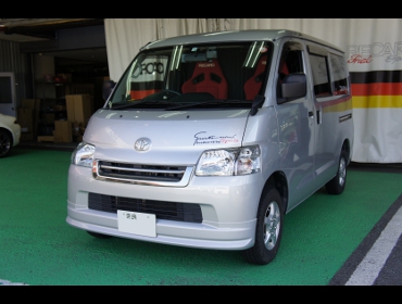 TOYOTA�@�^�E���G�[�X�o���@S402�i2018�N4���j�@�Ɂ@RECARO�i���J���j�@SR-7F�@KK100�@RED�@A/R�@���ʃV���[�g���H�@�~���E�@����