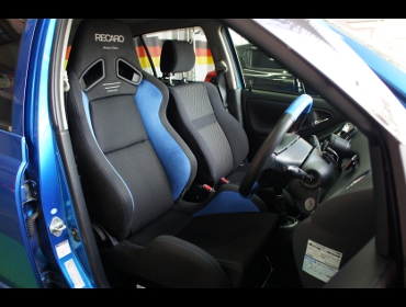 TOYOTA�@VITZ�@NCP13�i2004�N�j�@�Ɂ@RECARO�i���J���j�@SR-7�@�A�h�o���X�G�f�B�V�����@�u���[�@����