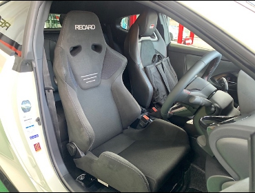 TOYOTA�@GR�����X�@GXPA16�i2020�N�j�@�Ɂ@RECARO�i���J���j�@SR-6�@GK100S�@BK/BK�@����