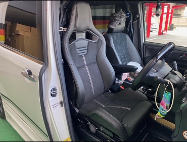 TOYOTA�@�G�X�N�@�C�A�@ZWR80�@�Ɂ@RECARO�i���J���j�@�X�|�[�c�X�^�[CL210H�@BK�@����