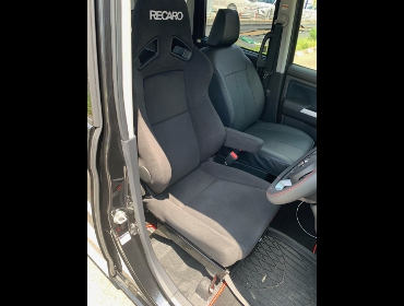 TOYOTA�@���[�~�[�@M900A�i2021�N�j�@�Ɂ@RECARO�i���J���j�@SR-7F�@KK100�@BK�@�A�[�����X�g�t���@����