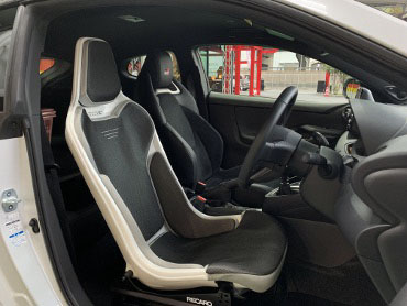 TOYOTA�@GR�����X�@�Ɂ@RECARO�i���J���j�@RCS�@�z���C�g�V�F��/�V���o�[���b�V���@����