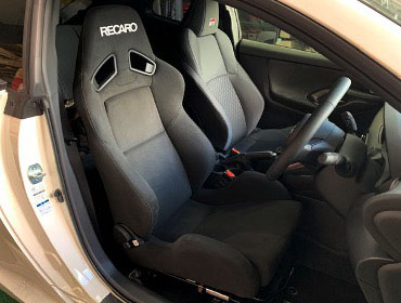 TOYOTA�@GR�����XRZ�@GXPA16�i2022�N�j�@�Ɂ@RECARO�i���J���j�@SR-7�@KK100�@BK�@����