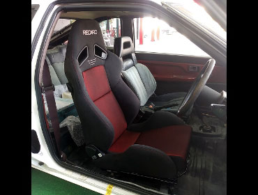 TOYOTA�@�X�v�����^�[�g���m�@AE86�i1984�N�j�@�Ɂ@RECARO�i���J���j�@SR-7�@GK100�@BK/RED�@����