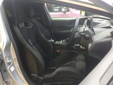 TOYOTA�@�v���E�X�@6AA-ZVW60�i2023�N�j�@�Ɂ@RECARO�i���J���j�@�X�|�[�c�X�^�[ GK100�@BK/BK�@����