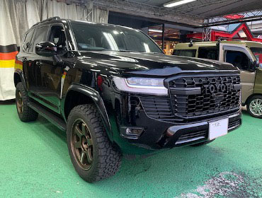 TOYOTA�@�����h�N���[�U�[300�@3BA-VJA300W�i2023�N�j�@�Ɂ@RECARO�i���J���j�@�N���X�X�|�[�c�X�^�[�@LL210H�@BK�@�~���E�@����