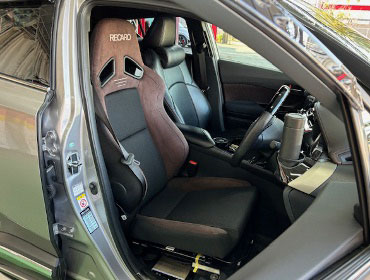 TOYOTA�@C-HR�@�n�C�u���b�h�@ZUX10�i2016�N�j�@�Ɂ@RECARO�i���J���j�@SR-7F�@GU100H�@�u���E���@A/R�^�C�v�@����