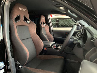 TOYOTA�@�����h�N���[�U�[�@VJA300W�i2023�N�j�@�Ɂ@RECARO�i���J���j�@SR-7F�@GU100�@�u���E���@���ʃV���[�g�J�b�g���H�@���@SR-7F�@GU100�@�u���E���@����