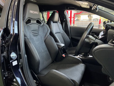 TOYOTA�@�J���[���c�[�����O�@NRE210�i2020�N�j�@�Ɂ@RECARO�i���J���j�@SR-S�@UT100H�@BK�@�V�[�g�q�[�^�[�t���@����