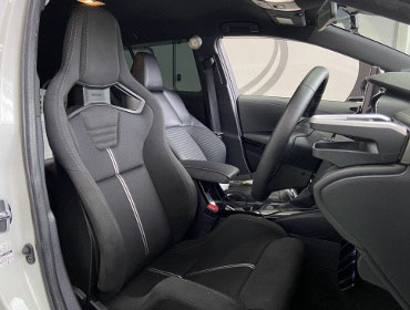 TOYOTA�@�J���[���c�[�����O�@�n�C�u���hWxb�@ZWE211W�i2020�N�j�@�Ɂ@RECARO�i���J���j�@�X�|�[�c�X�^�[�@GK100H�@BK/BK�@�V�[�g�q�[�^�[�t���@����