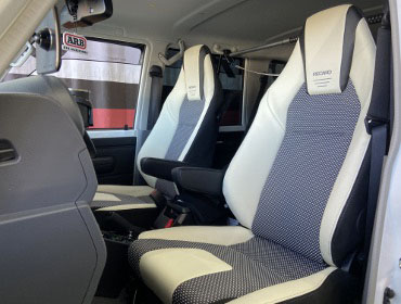 TOYOTA�@�����h�N���[�U�[70�@�čĔ́i2024�N�j�@�Ɂ@RECARO�i���J���j�@LX-F�@WL110H�@A/R�@�z���C�g�@�V�[�g�q�[�^�[�t���@�~���E�@����