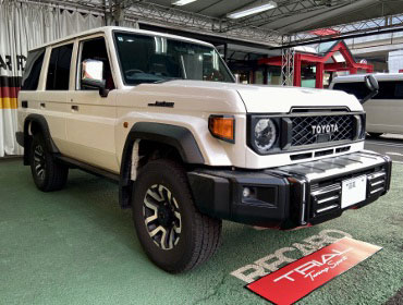 TOYOTA�@�����h�N���[�U�[70�@3DA-GDJ76W�i2024�N�j�@�Ɂ@RECARO�i���J���j�@SR-C�@BK100H�@A/R�@BK/RED�@�V�[�g�q�[�^�[�t���@�~���E�@����