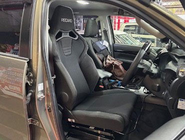 TOYOTA�@�n�C���b�N�X�@GUN125�i2021�N�j�@�Ɂ@RECARO�i���J���j�@SR-C�@BK100H�@A/R�@BK/BK�@�V�[�g�q�[�^�[�t���@����