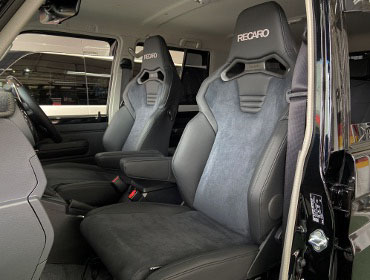 TOYOTA�@�����h�N���[�U�[70�@GDJ76�i2025�N�j�@�Ɂ@RECARO�i���J���j�@SR-C�@UT100H�@A/R�@BK�@�V�[�g�q�[�^�[�t���@�~���E�@����