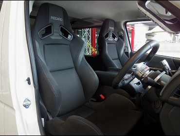 RECARO�i���J���V�[�g�j�@TOYOTA�@�n�C�G�[�X�@200�n�Ƀ��J���@SR-7 Lassic BK/SIL�@�~2�r�@����