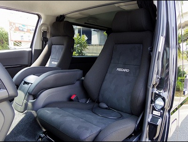 RECARO�i���J���V�[�g�j�@TOYOTA�@���W�A�X�G�[�X�Ƀ��J���@�G���S���hMV�@�~2�r�@����