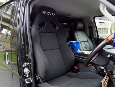 RECARO�i���J���V�[�g�j�@TOYOTA�@�n�C�G�[�X200�n�Ƀ��J���@SR-7F�@KK100�@BK�@����