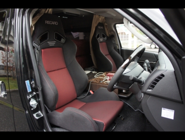 RECARO�i���J���V�[�g�j�@TOYOTA�@�n�C�G�[�X�@200�n�@�L�����s���O�d�l�Ƀ��J���@SR-7�@GK100�@BK/RED�@�~2�r�@����